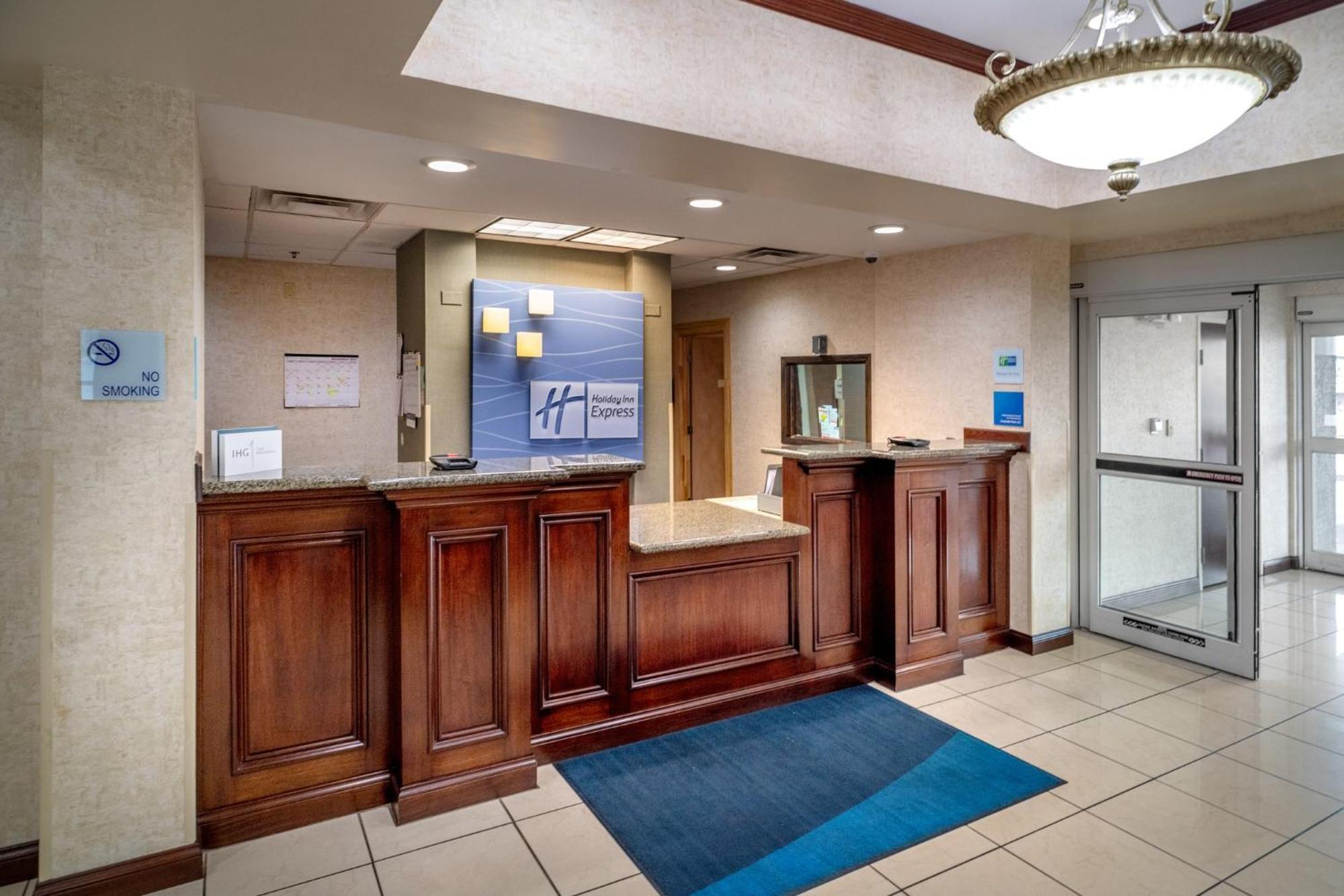 Holiday Inn Express And Suites Hazard By Ihg Exterior foto