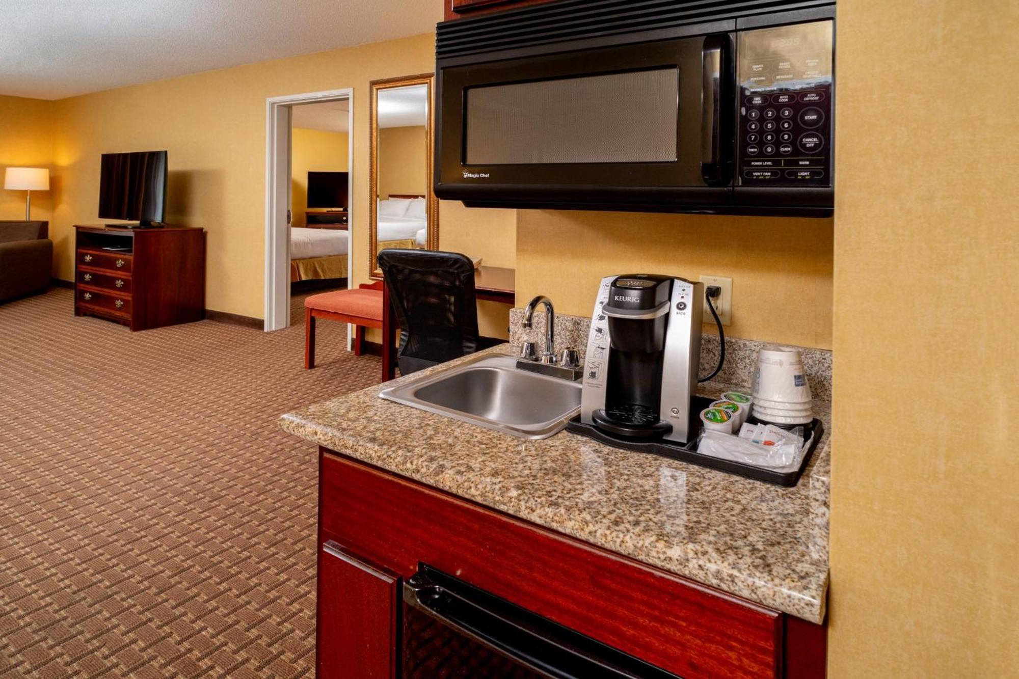 Holiday Inn Express And Suites Hazard By Ihg Exterior foto